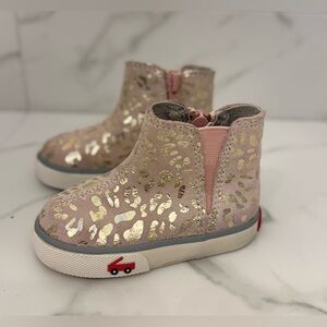 See Kai Run Keegan Booties Sneaker Sz 4 Pink Gold